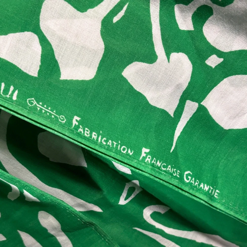 Green and White Floral vintage VAINUI‎ French fabric or tablecloth.  Box G